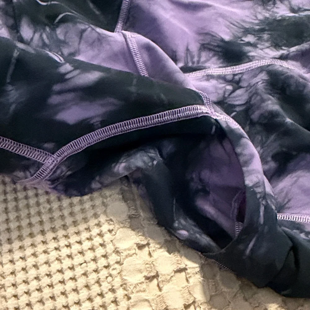 Lululemon high rise power thru legging size 6 - Picture 4 of 6